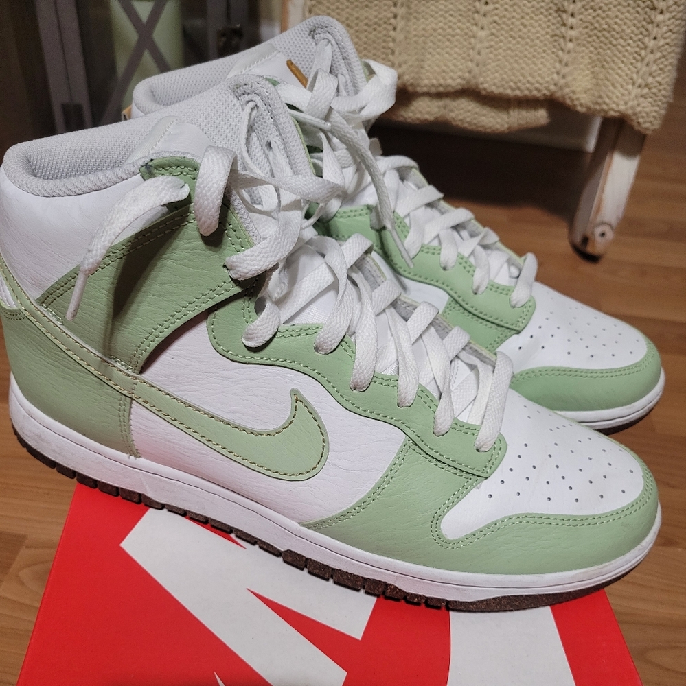 Nike Dunk HI Retro SE Mint Green and White Size Men's 11